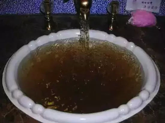 看看您家用的水管，是不銹鋼水管太貴，還是家人的健康不值得投資？